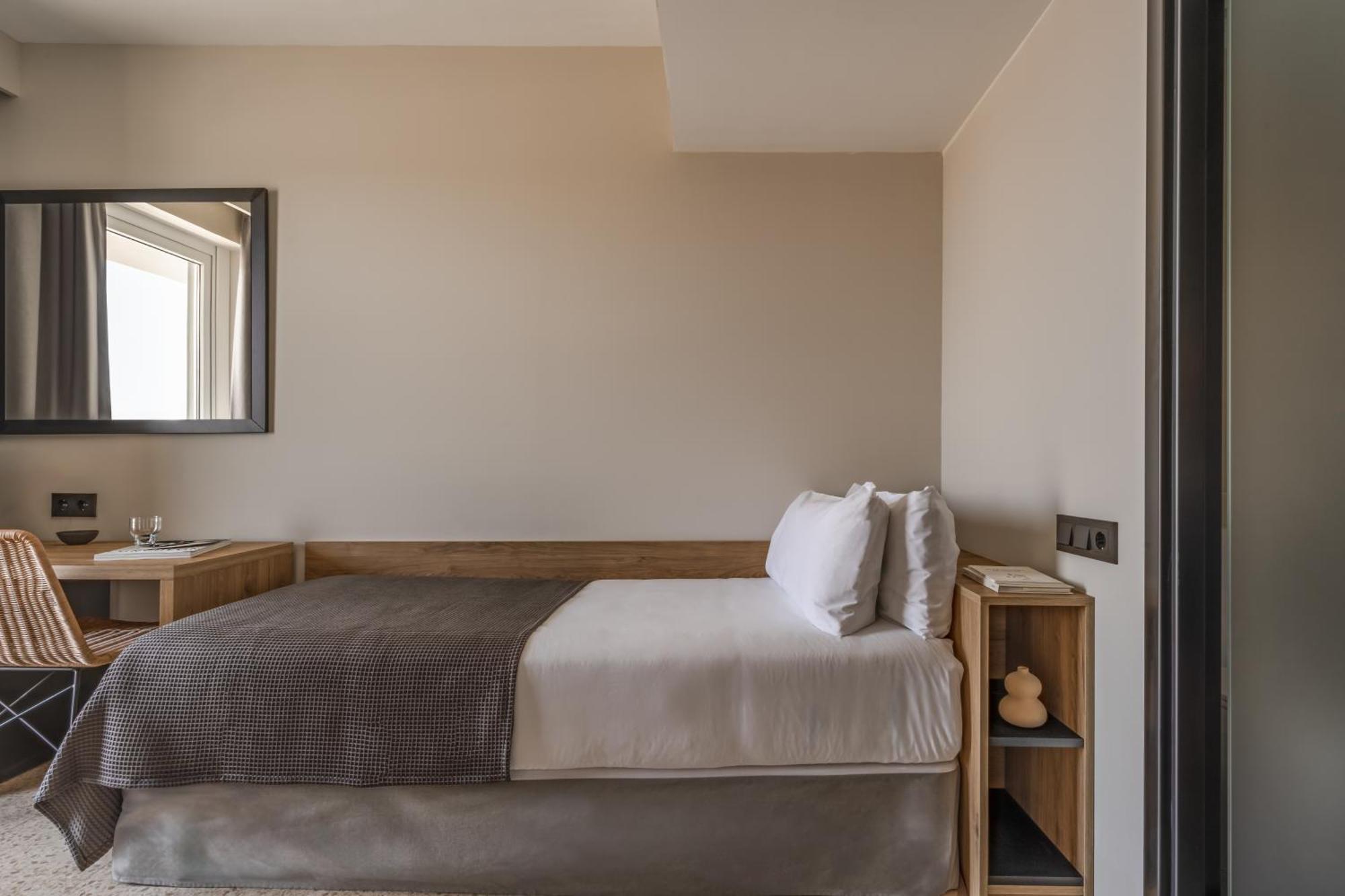 Single Room,1430652298:JPEG