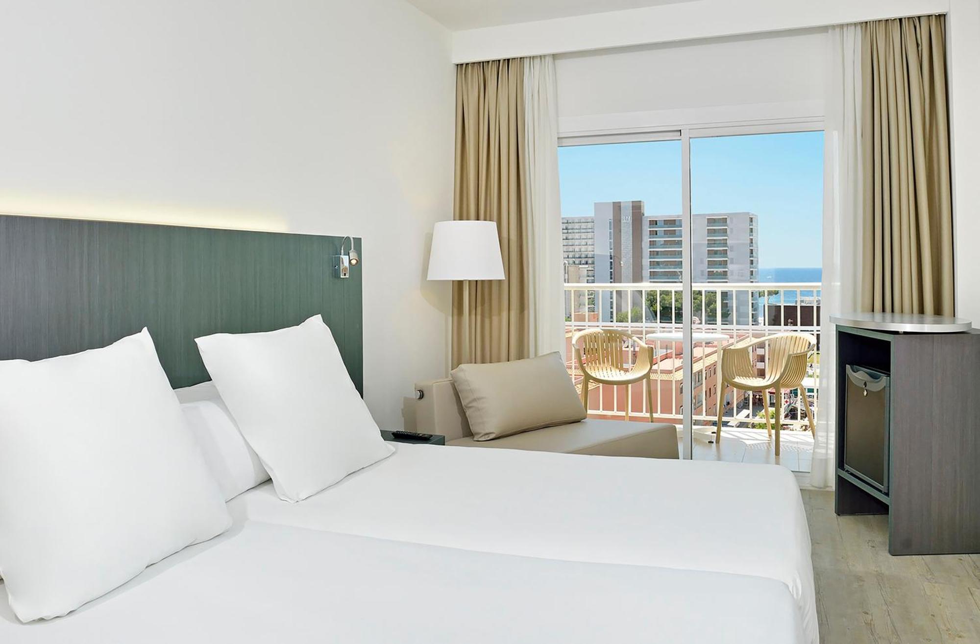 Sol Pool View Room